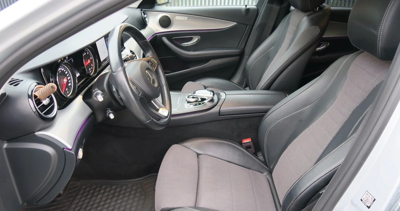 Mercedes-Benz Klasa E cena 107900 przebieg: 139000, rok produkcji 2018 z Poddębice małe 704
